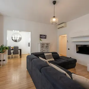 https://boutique-apartment-porta-duomo-close-to-the-lake.it-lombardy.com