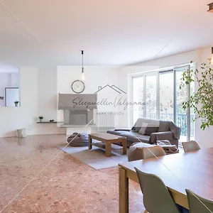 https://ampio-e-luminoso-appartamento-immerso-nel-verde.it-lombardy.com